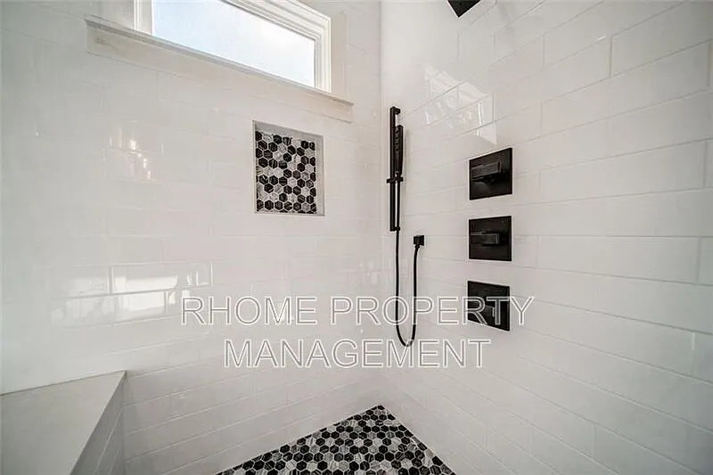 4 bed, 3.5 bath, 2200 sqft, $3,150 — Photo 3