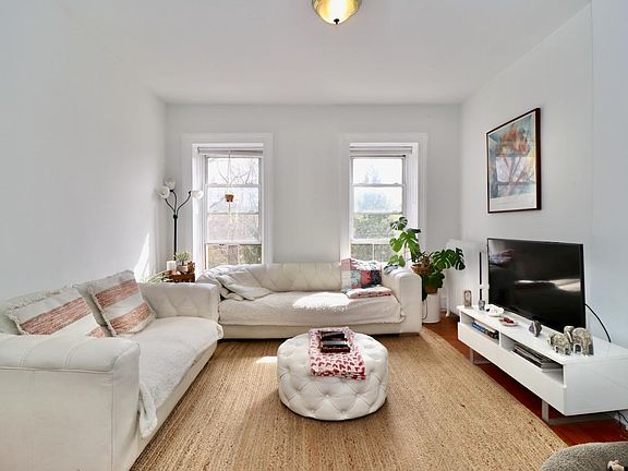 2nd image of 270 Montgomery St APT 4