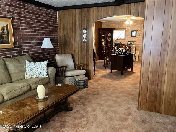 29 W Sherman St, McAdoo, PA 18237