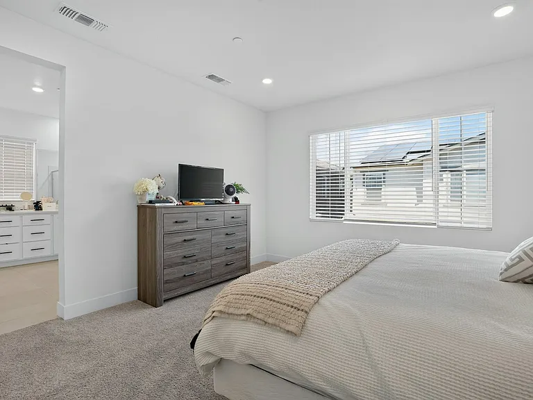 486 N Cloverdale Pl — Photo 14