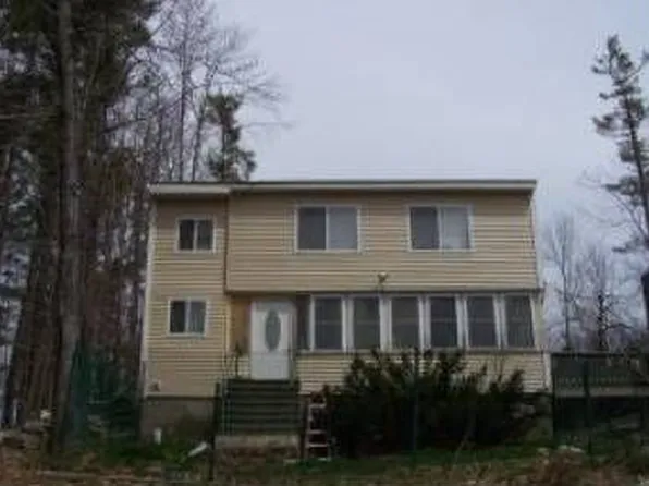 54 N Shore Rd, Derry, NH 03038