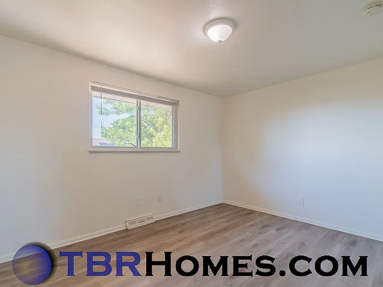 2340 W Harvard Ave — Photo 12