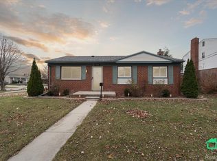 13686 Karl St, Southgate, MI 48195