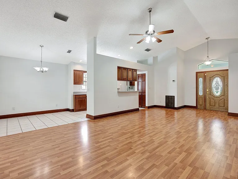 6149 Foster St — Photo 4