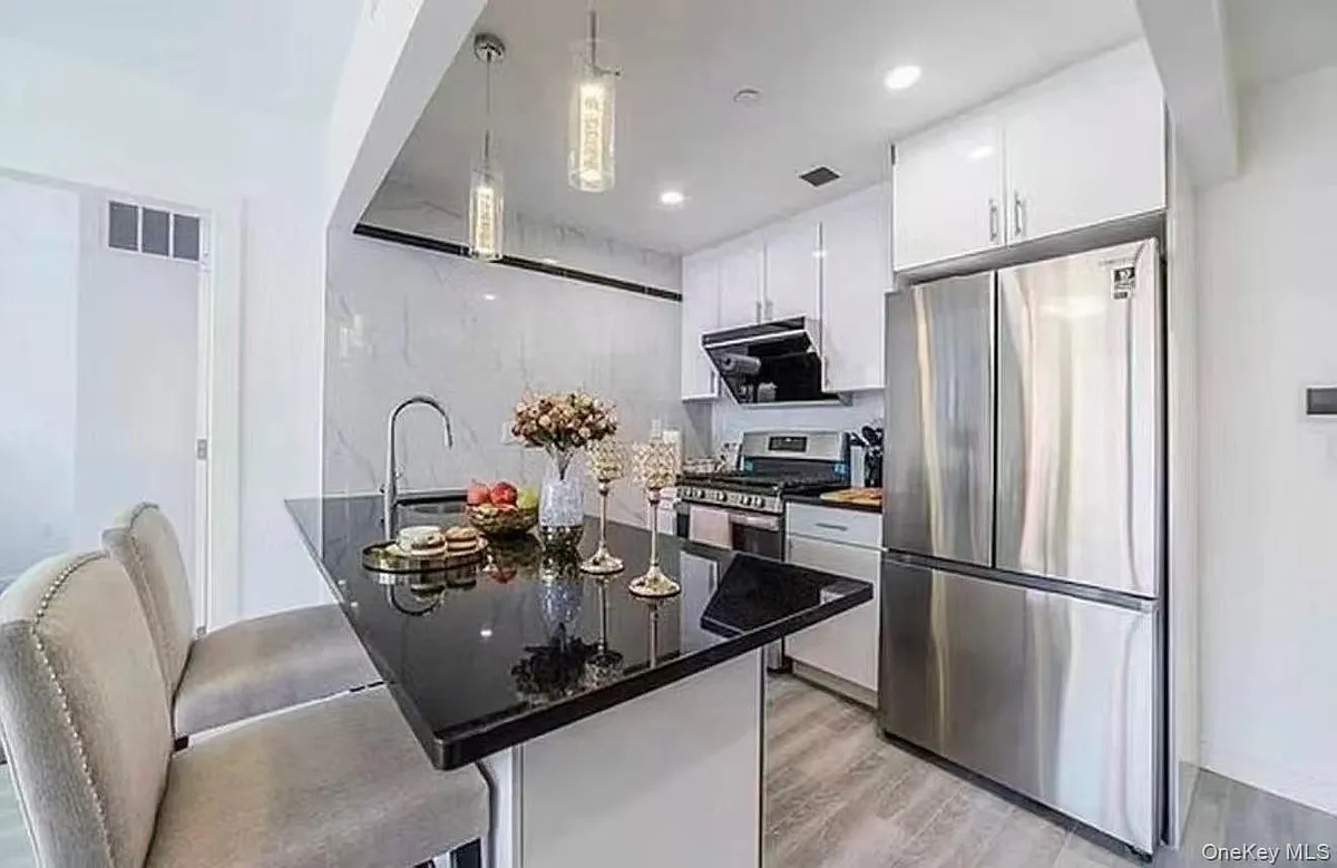 Building Photo - 14427 Sanford Ave #7G