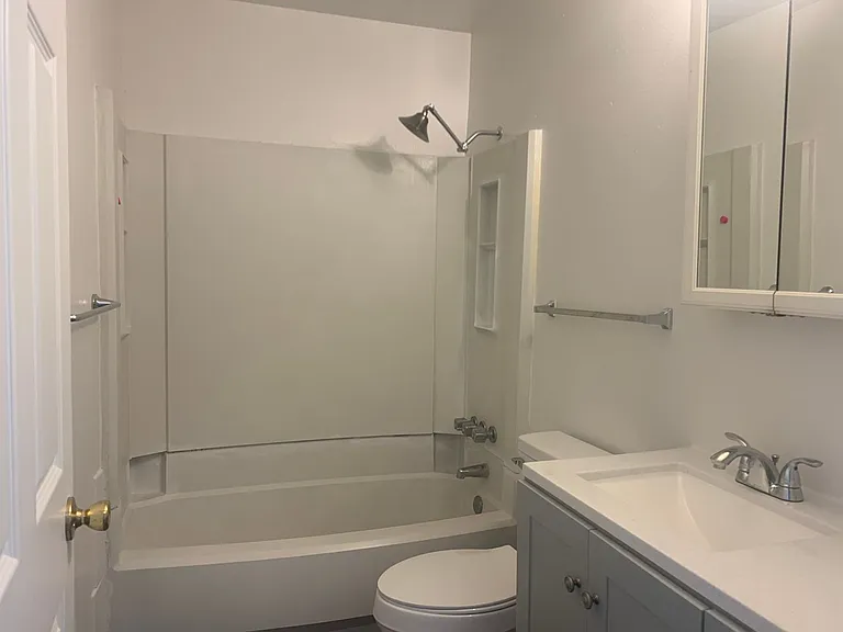 12120 Candelaria Rd NE — Photo 17