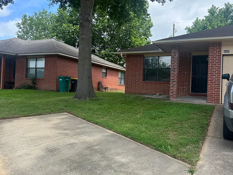 2420 W Mary Dr — Photo 2
