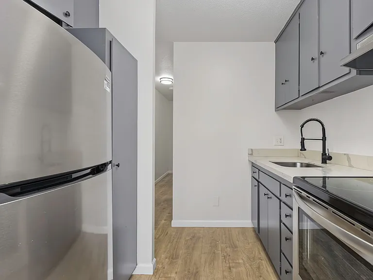 The Willis Apartments — Photo 6