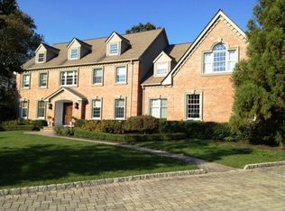 5 Pine Grove Ct, Old Tappan, NJ 07675