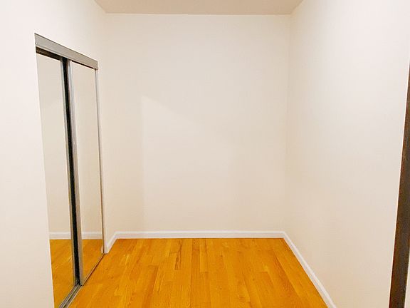 5th image of 454 W 36th St #1RR