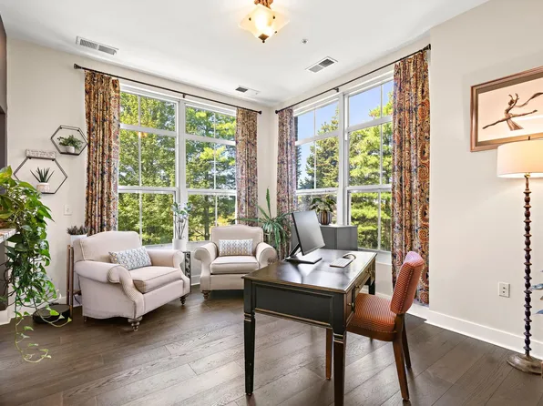 3 Greenwich Dr APT 82, Jersey City, NJ 07305