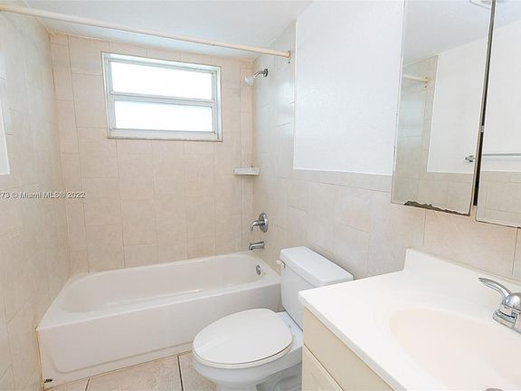 5th image of 3260 NE 19th Ave APT 2