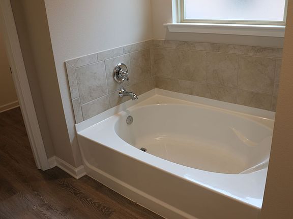 4th image of 7504 Scarlet Oak Dr