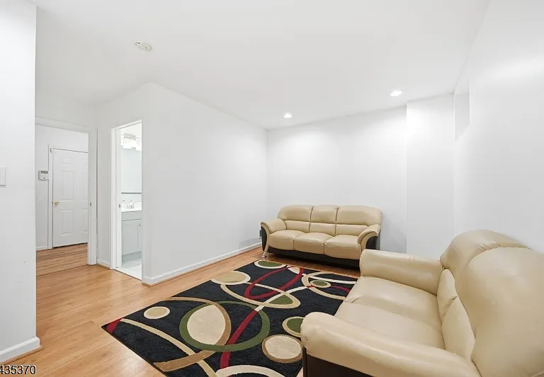 216 Barringer Dr — Photo 32