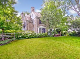 2849 Glengary Rd, Shaker Heights, OH 44120