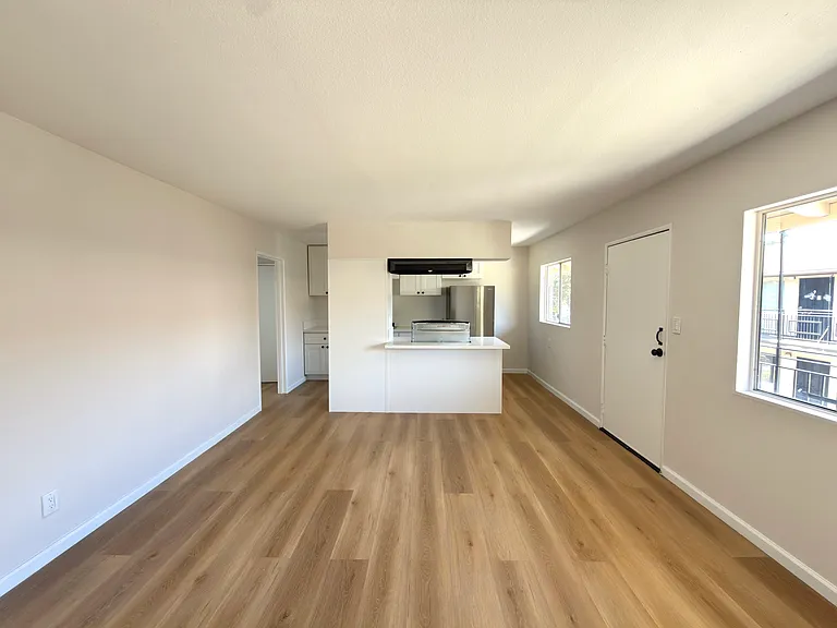 15944 Vermont Ave #18 — Photo 2