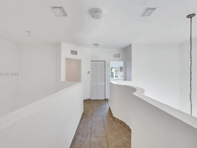 1916 SE 23rd Ave #1916 — Photo 32
