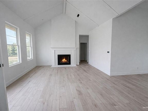 4th image of 532 Freedom Way