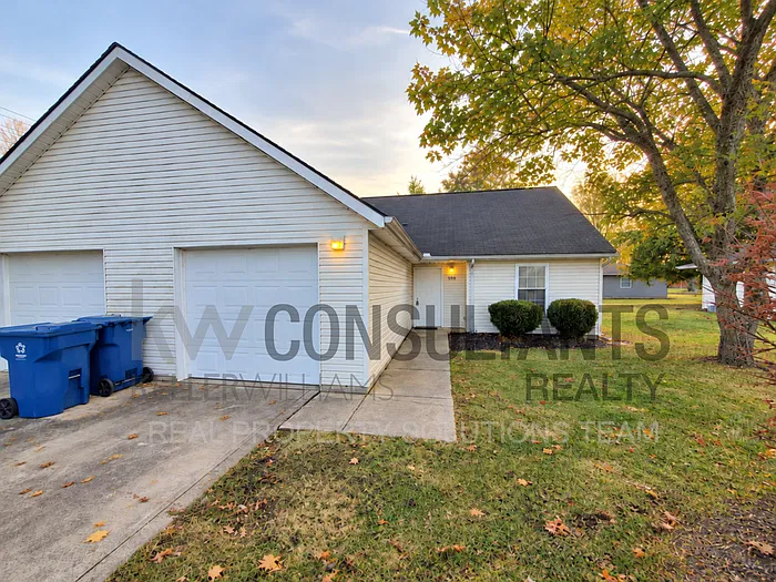 2 bed, 1.0 bath, 936 sqft, $1,295 — Photo 1