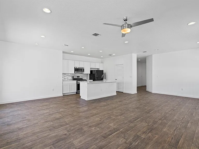 13513 Clerk St — Photo 5