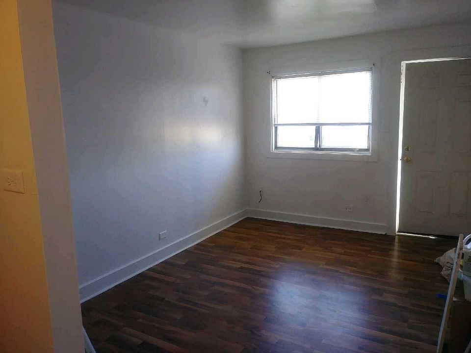 1st image of 15945 Lexington Ave APT 7