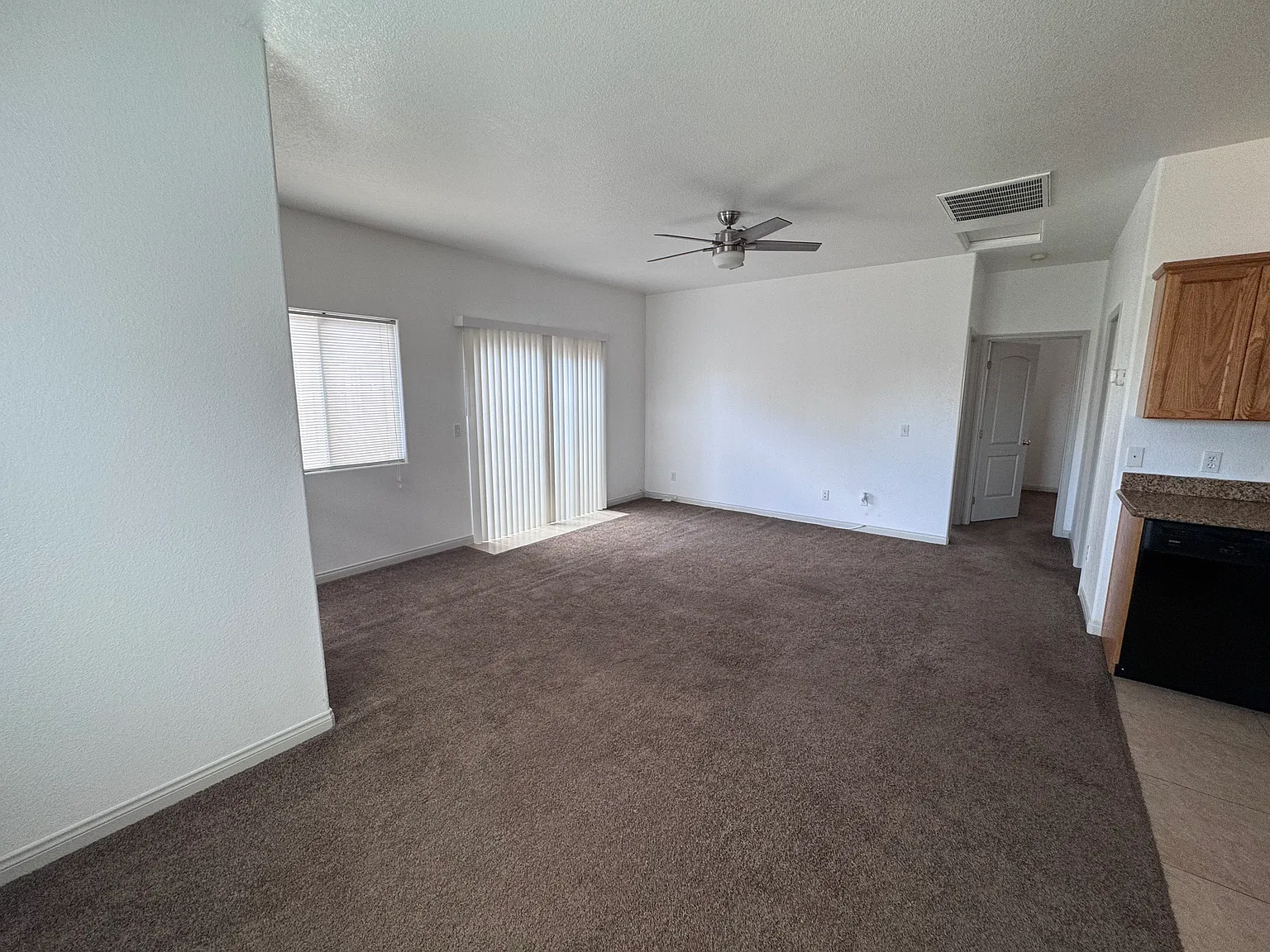 2 bed, 872 sqft, $1,495 — Photo 4
