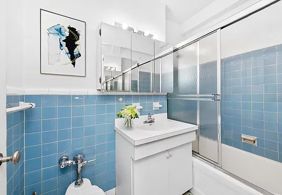 5th image of 25 W 54th St APT 10E