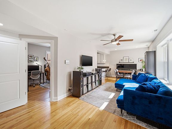 3rd image of 2140 W Addison St Unit 1D