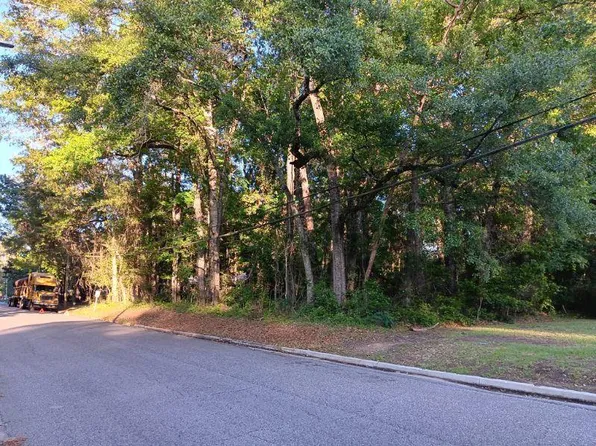 1211 Stewart Rd, Mobile, AL 36605