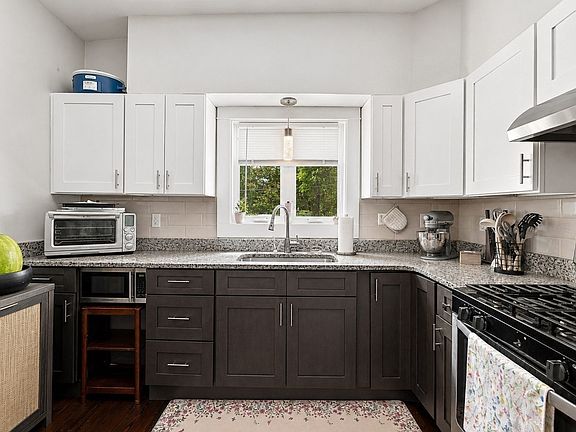 4th image of 141 Field St #143