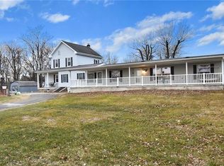 4843 S Cypress Dr, Walnutport, PA 18088