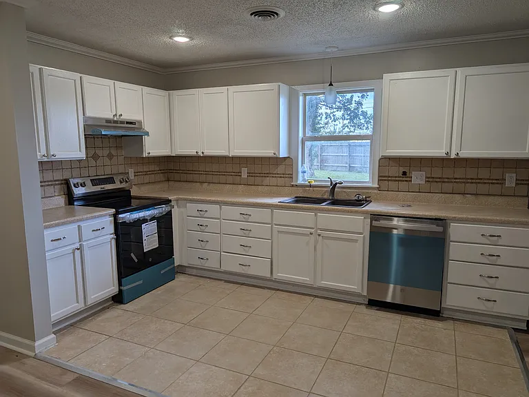 2105 Sun Cir — Photo 4