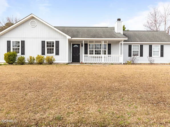 305 Foxridge Ln, Hubert, NC 28539