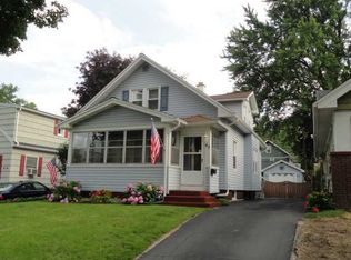 45 Holcroft Rd, Rochester, NY 14612