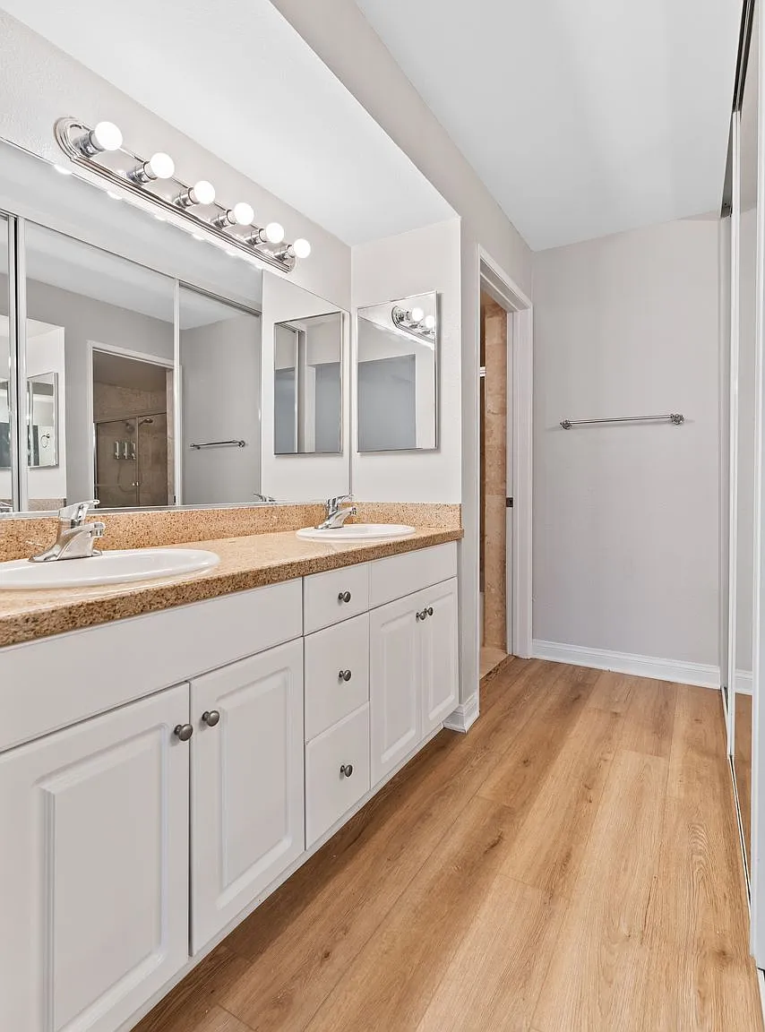 2 bed, 920 sqft, $3,150 — Photo 2