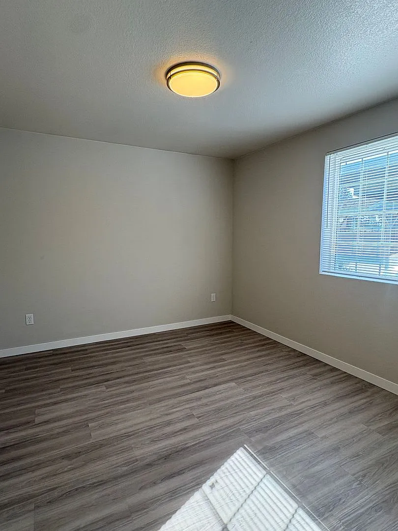 Castle Apartments — Photo 4