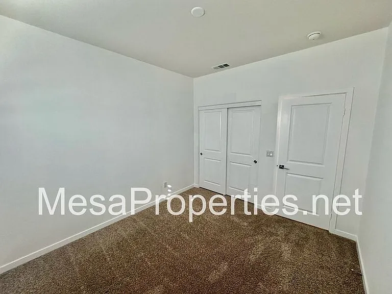 5229 Jarvis Ln — Photo 11