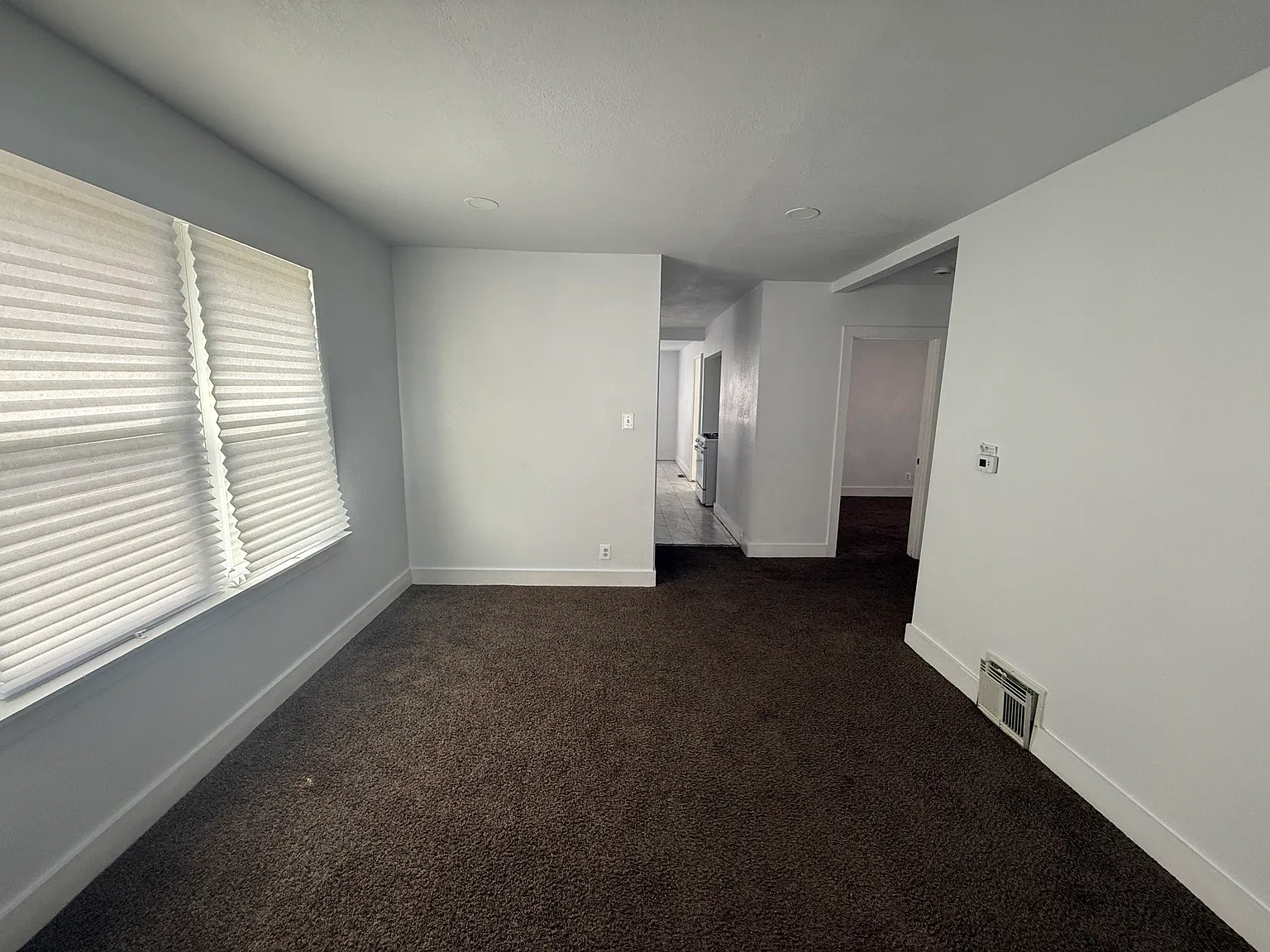 Fully Refreshed Northwest Detroit Half Flat — Photo 3