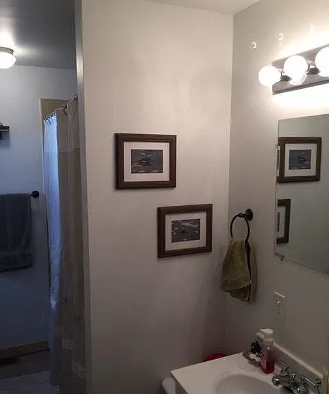 319 N Edwards St — Photo 8