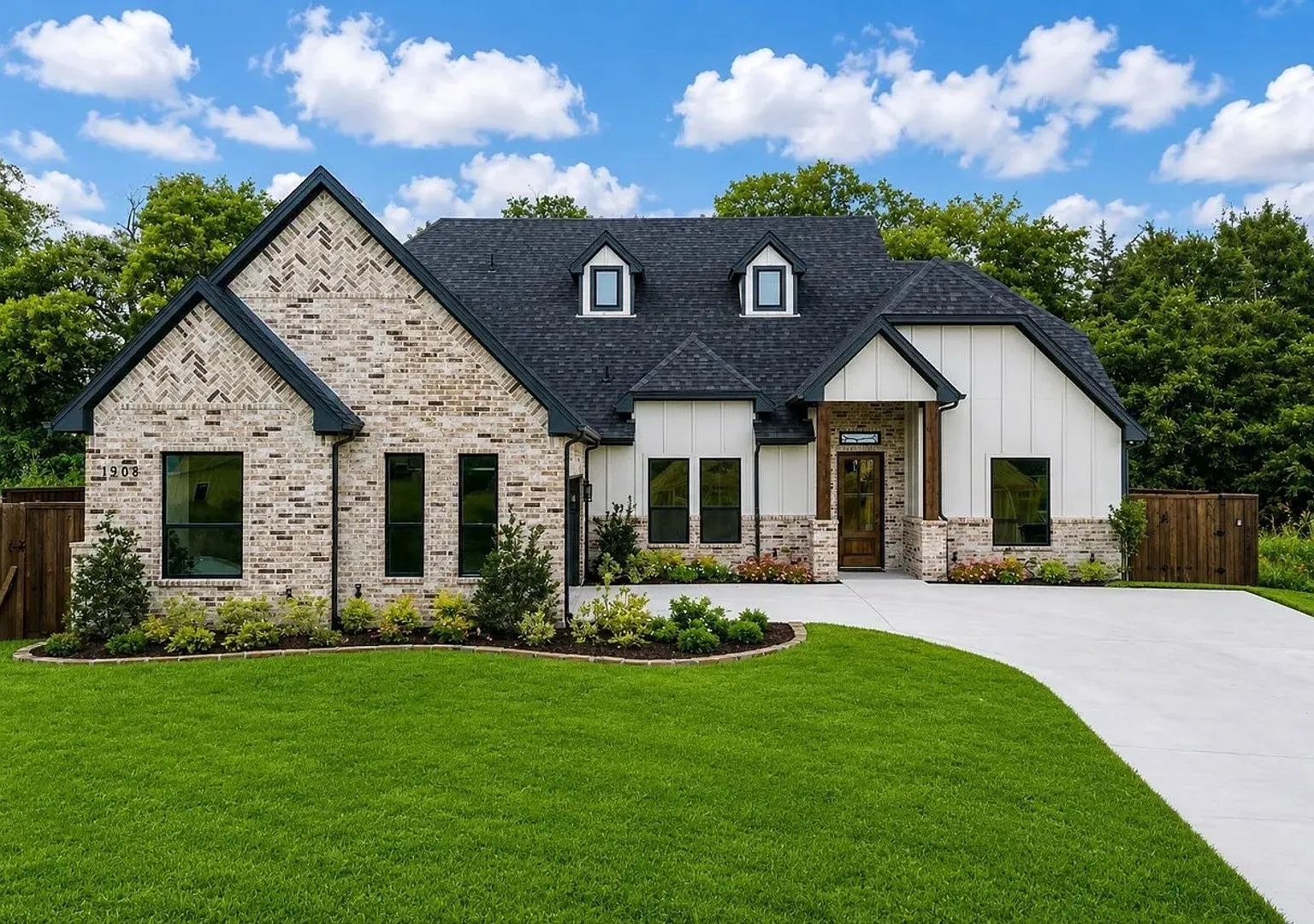 Beautiful & Comfy 4BR/2.5BA Home Sherman, TX (DFW Area) — Photo 1