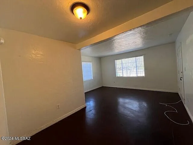 3 bed, 1.0 bath, 912 sqft, $1,500 — Photo 4
