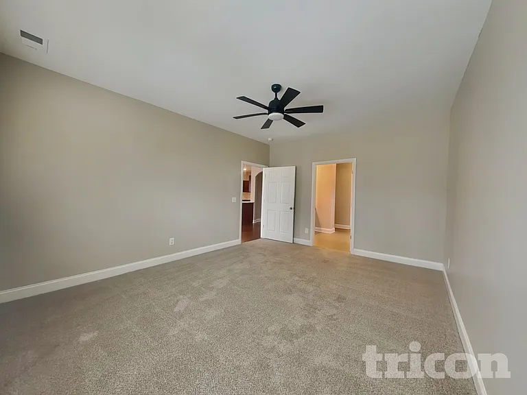 1013 Wickshire Dr — Photo 7