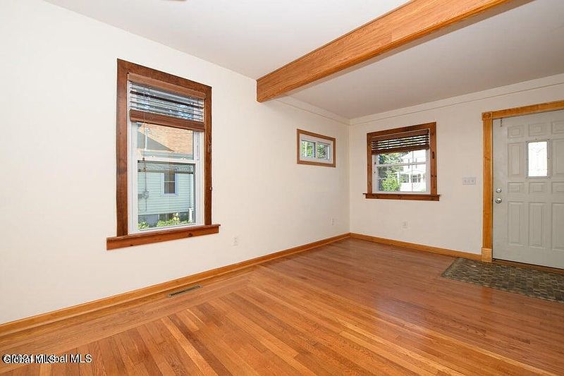 4th image of 166 Old Loudon Road