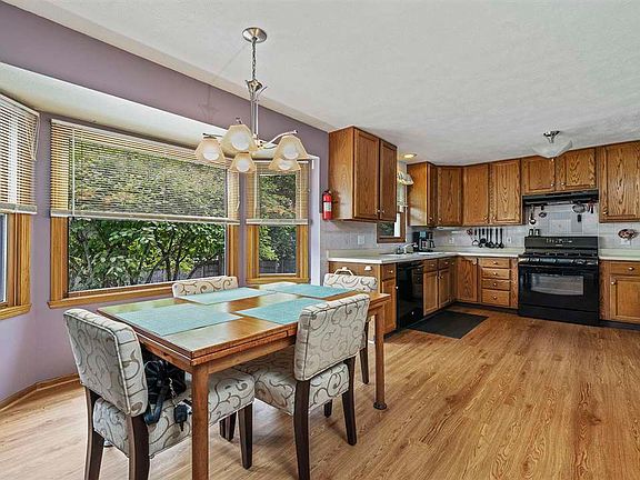 5th image of 2802 Balsam Ct