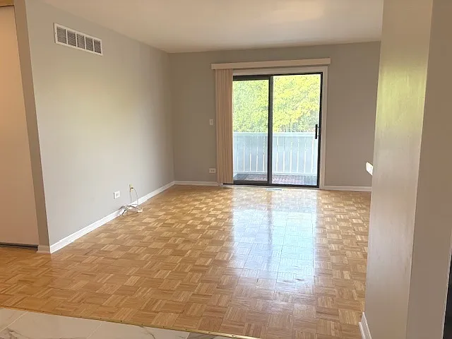 Building Photo - 2S717 Winchester Cir E #4