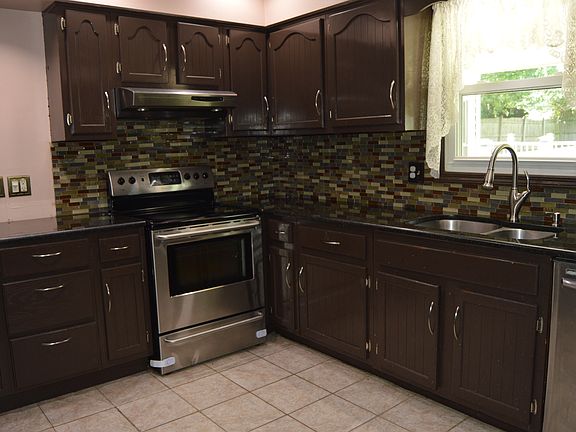 5th image of 225 Harvard Ave