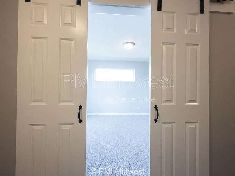 2952 W New York St — Photo 7