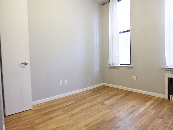 2nd image of 325 Melrose St APT 2R