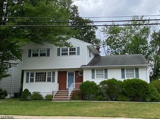 11 Hemlock Cir, Cranford, NJ 07016