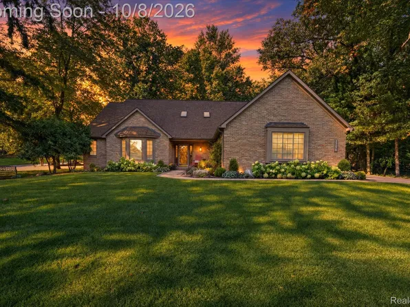 2236 Quiet Valley Trl, Brighton, MI 48114